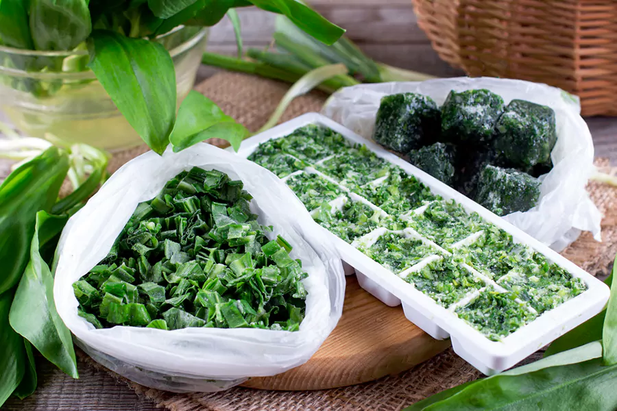 Is Canned Spinach the Same as Frozen Spinach? A Closer Look 2 Frozen herbs